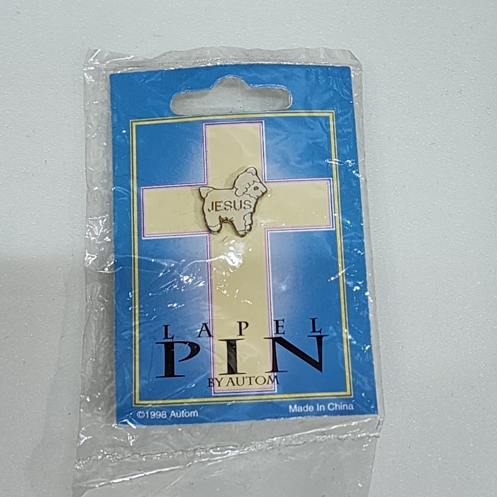 Small Jesus Lamb of God Gold Tone Peace Lapel Badge Hat Vest Pin Souvenir 1998